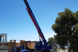 De Vries 30 Ton Crane Hire Melbourne